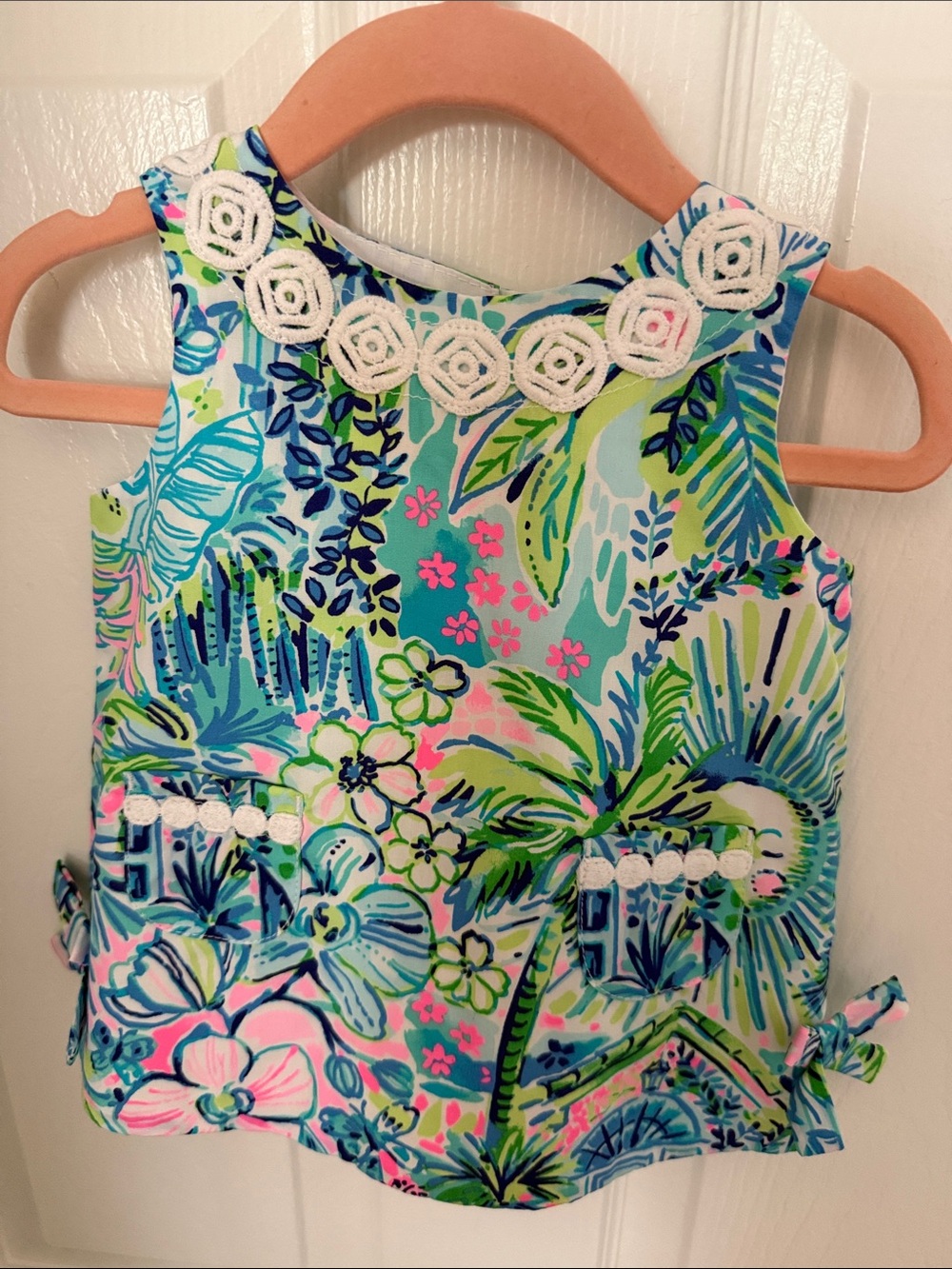 New baby lilly dress
Never worn (used in photo)
Diaper cover still attached